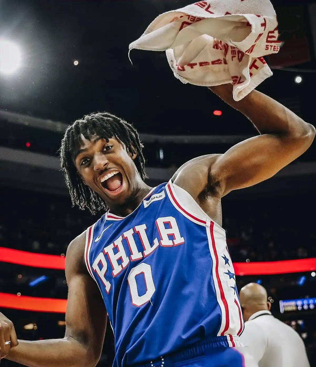 球队年轻球员崭露头角,成为突破口 球队年轻球员崭露头角,成为突破口